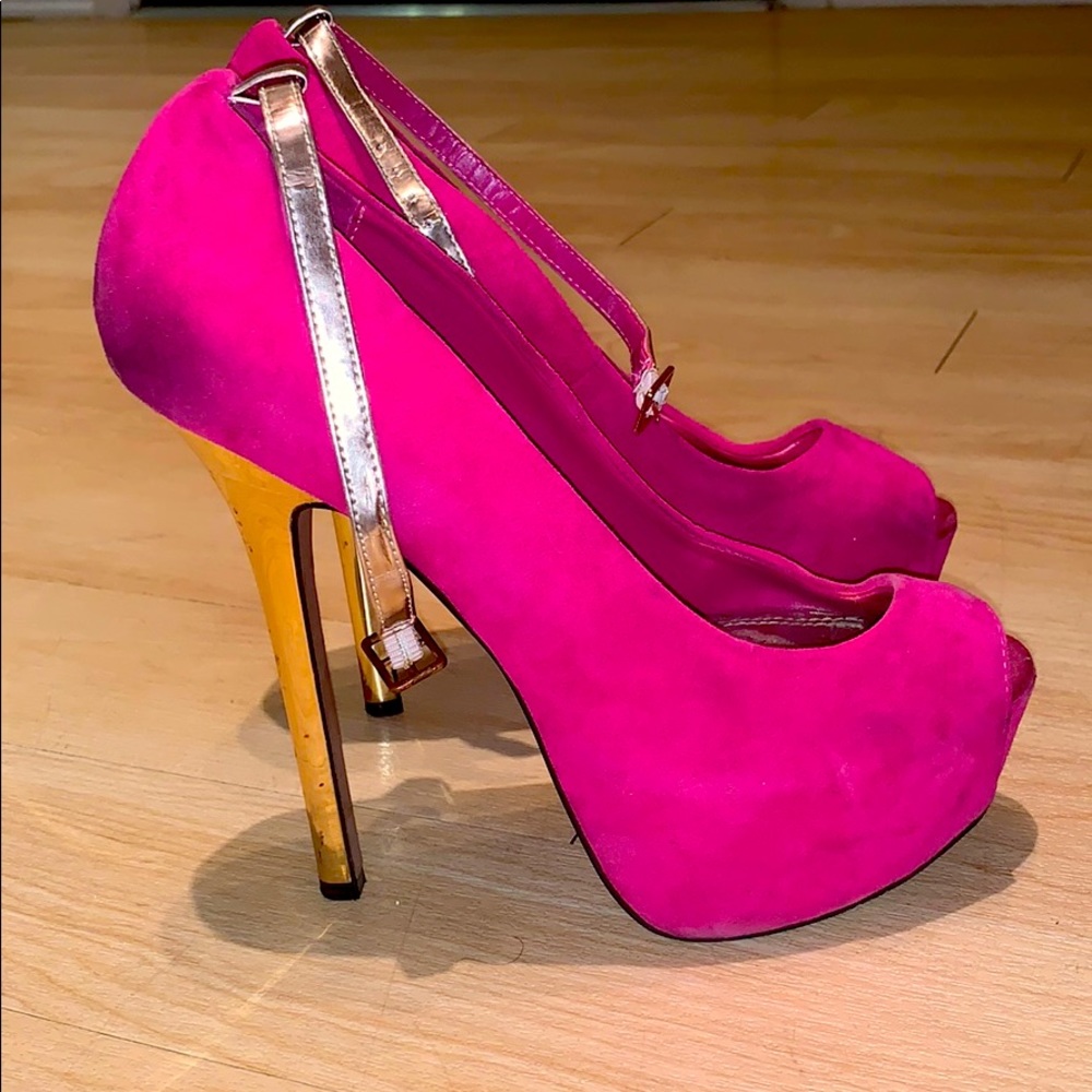 Wild pair size 8 heels